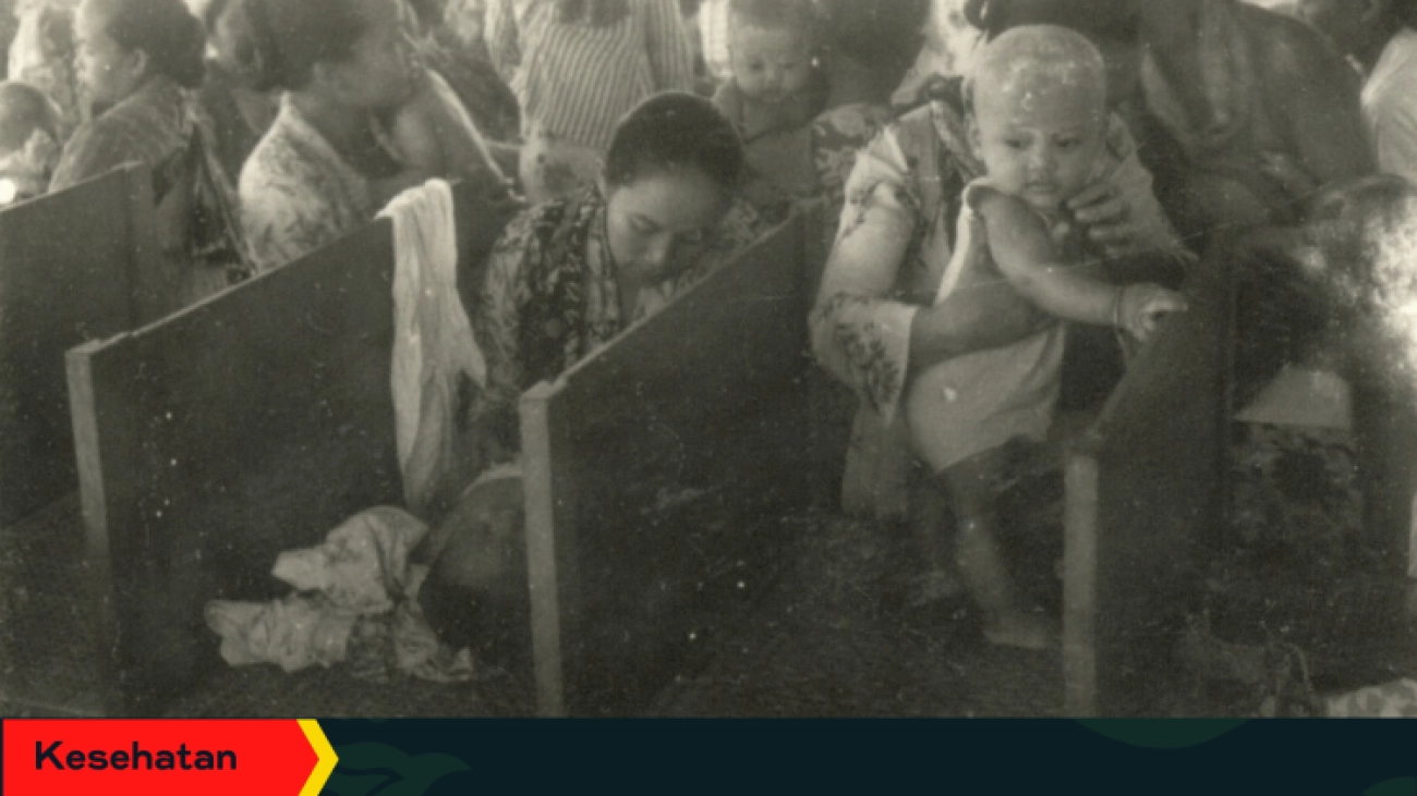 Antrian Ibu-Ibu Pada Lomba Bayi Sehat Dalam Peringatan HUT RI